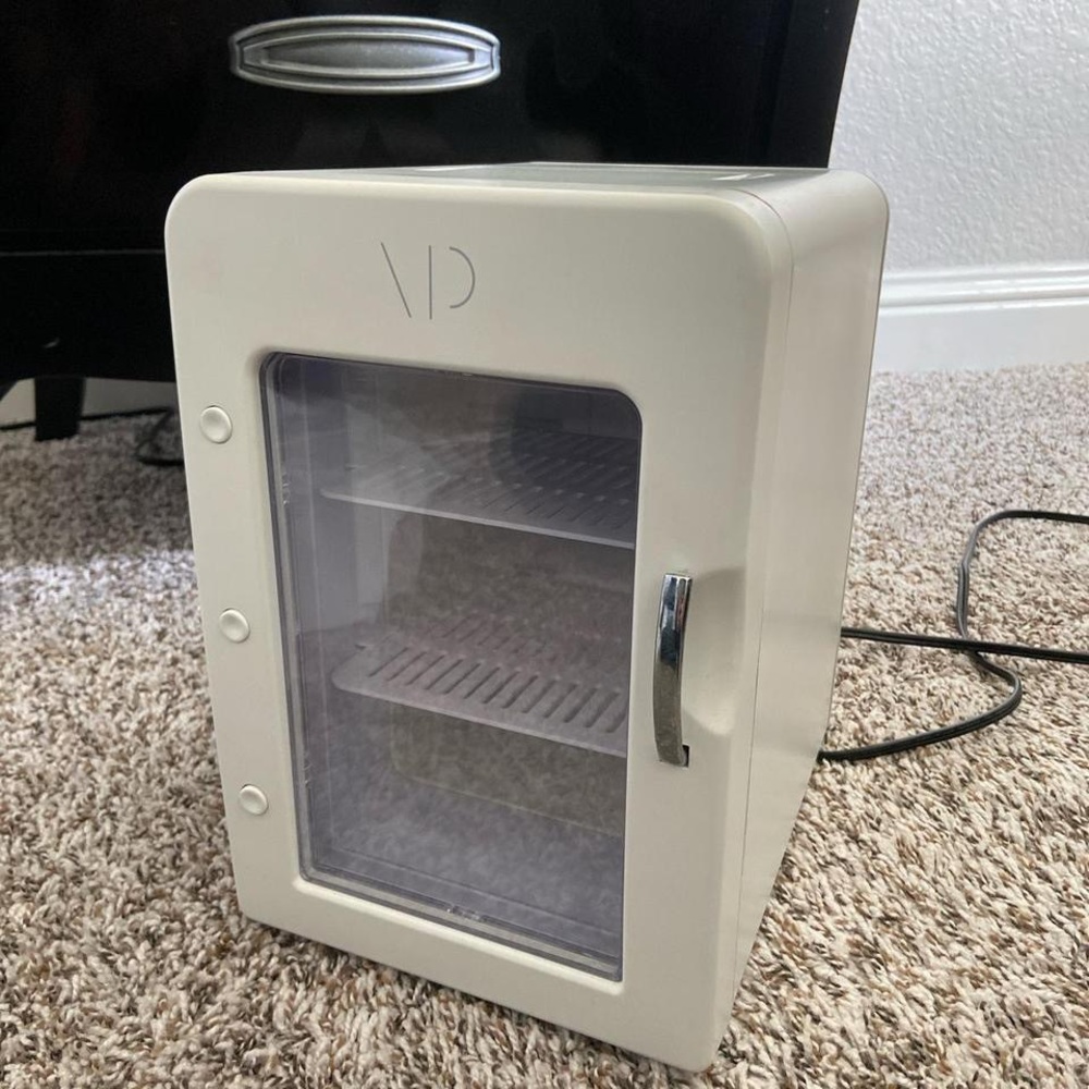 Vanity Planet “Fria” Beauty Fridge